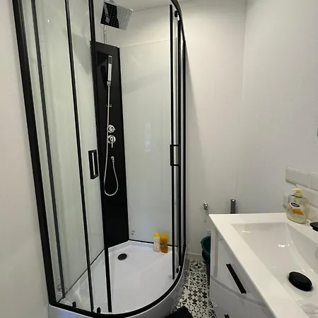 Studio 2Eme Etage - Centre-Ville - Local Velos Disponible Mayenne Exterior photo