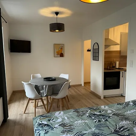 Studio 2Eme Etage - Centre-Ville - Local Velos Disponible Mayenne Exterior photo