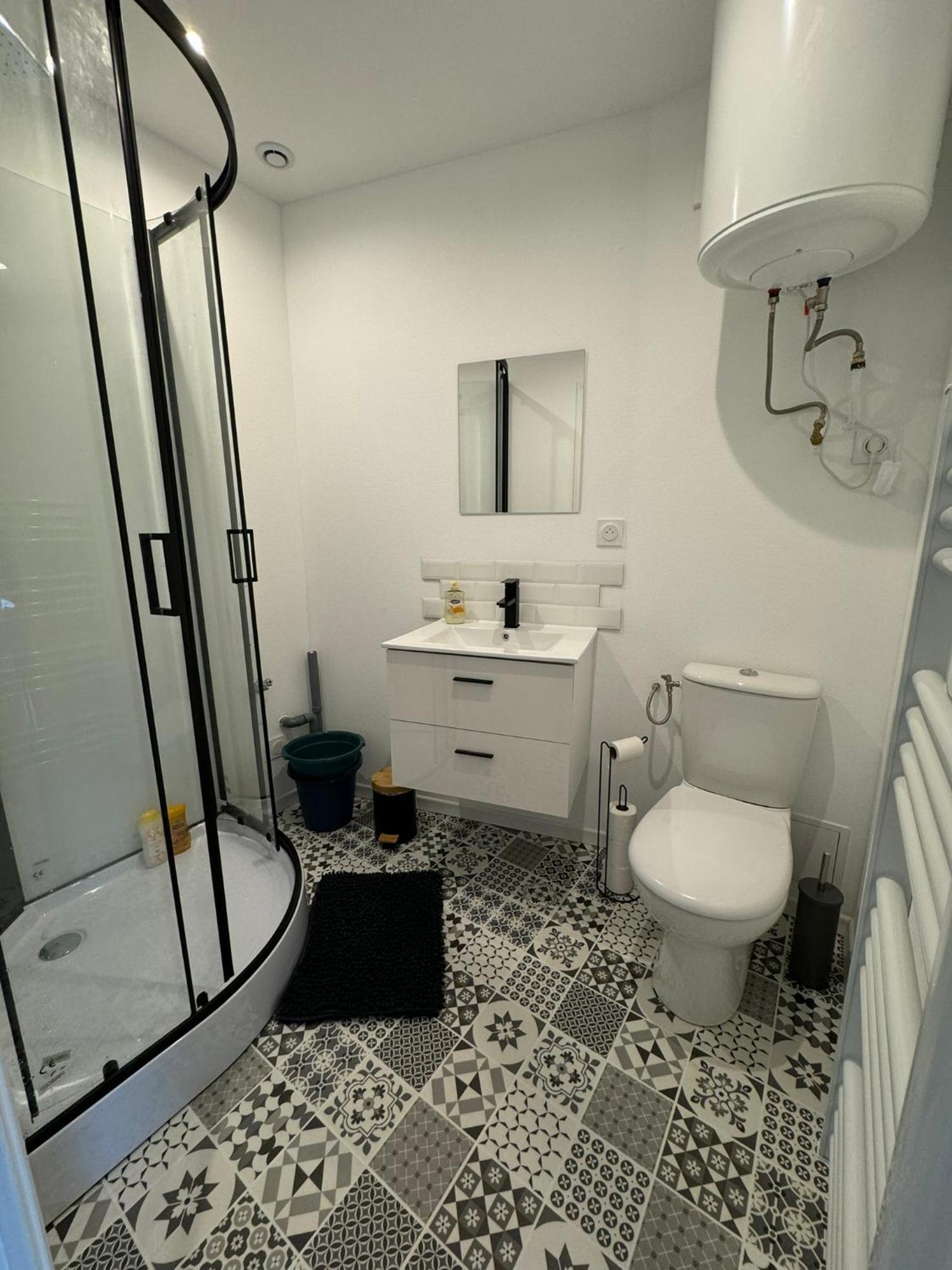Apartment 2eme Etage - Centre-ville - Local Velos Disponible *